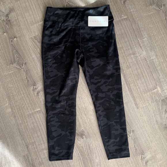 DANSKIN BLACK CAMO LEGGINGS - Picture 4 of 4